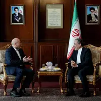 عکس/ دیدار و گفتگوی قالیباف و عراقچی پیش از اختتامیه مجمع گفتگوی تهران