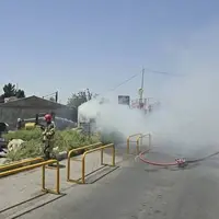 عکس/ آتش‌سوزی گسترده در بازار آهن مکان تهران