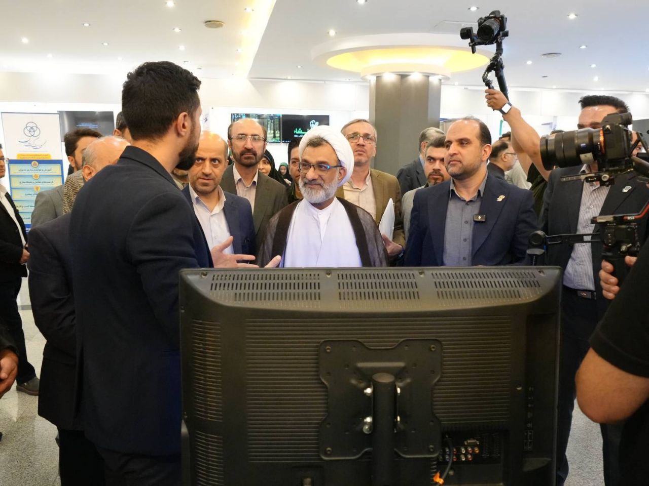 آئین افتتاح نمایشگاه توانمندی های دانش بنیان در حوزه هوش مصنوعی