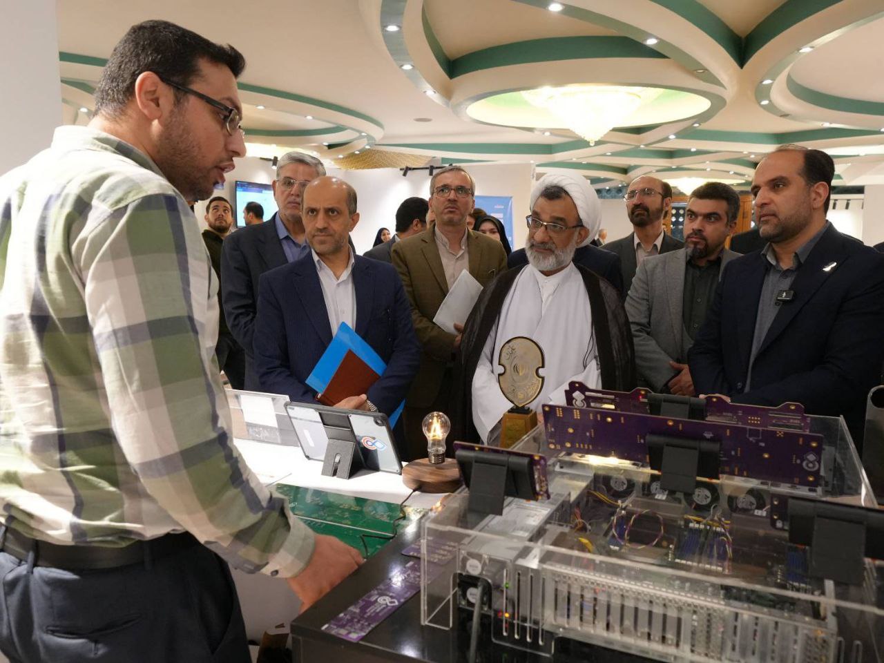 آئین افتتاح نمایشگاه توانمندی های دانش بنیان در حوزه هوش مصنوعی