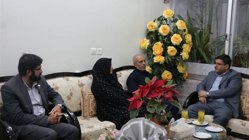 استاندار چهارمحال و بختیاری با خانواده شهید خدمت دیدار کرد