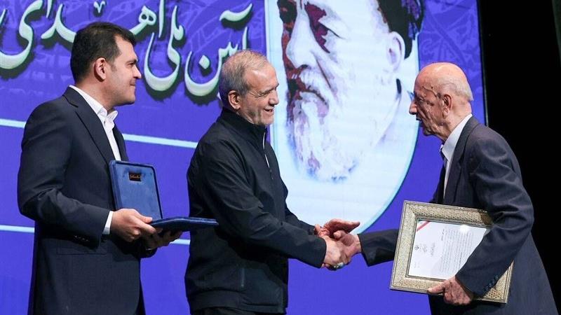 20 دانشمند برتر جایزه علامه طباطبایی تجلیل شدند