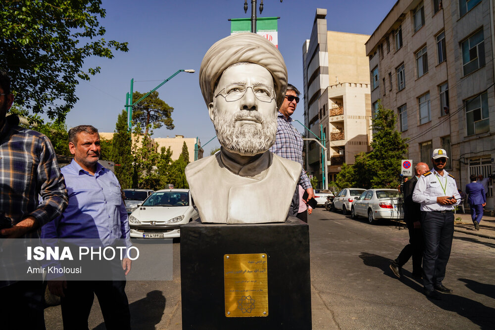 عکس/ رونمایی سردیس شهید رئیسی در میدان پاستور تهران