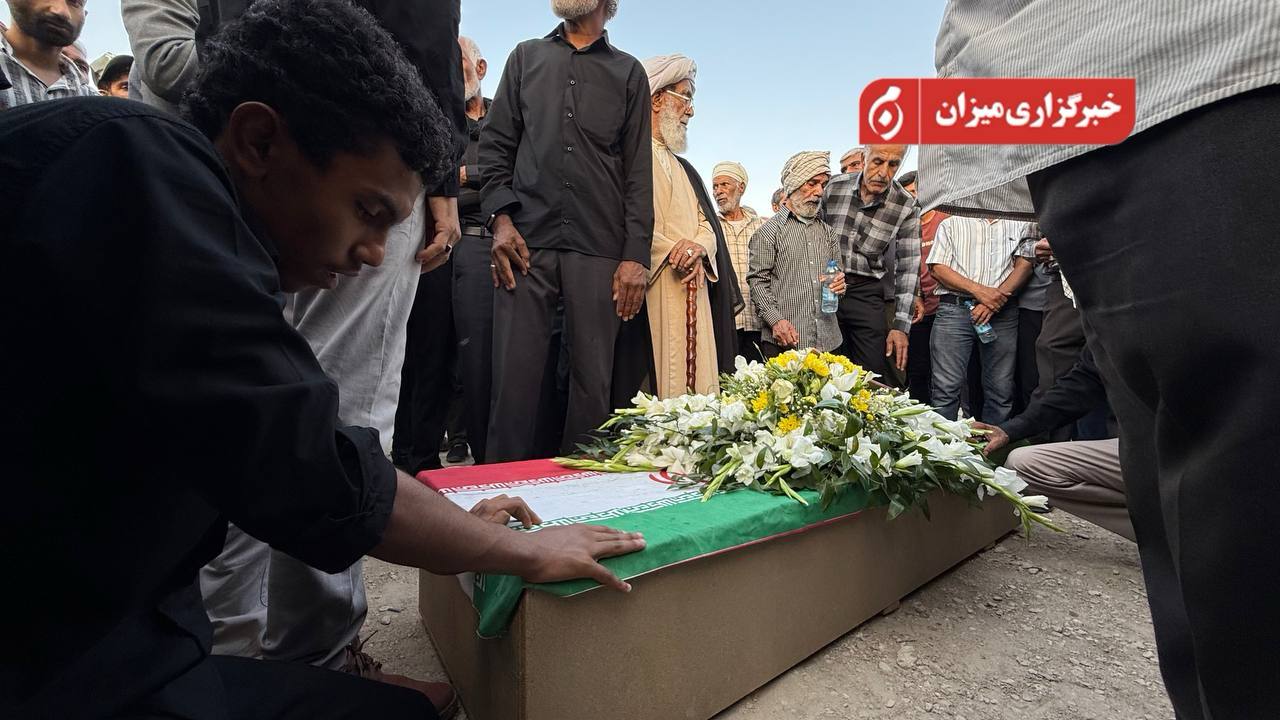 عکس/ مراسم تشییع آتش‌نشان فداکار هرمزگانی 