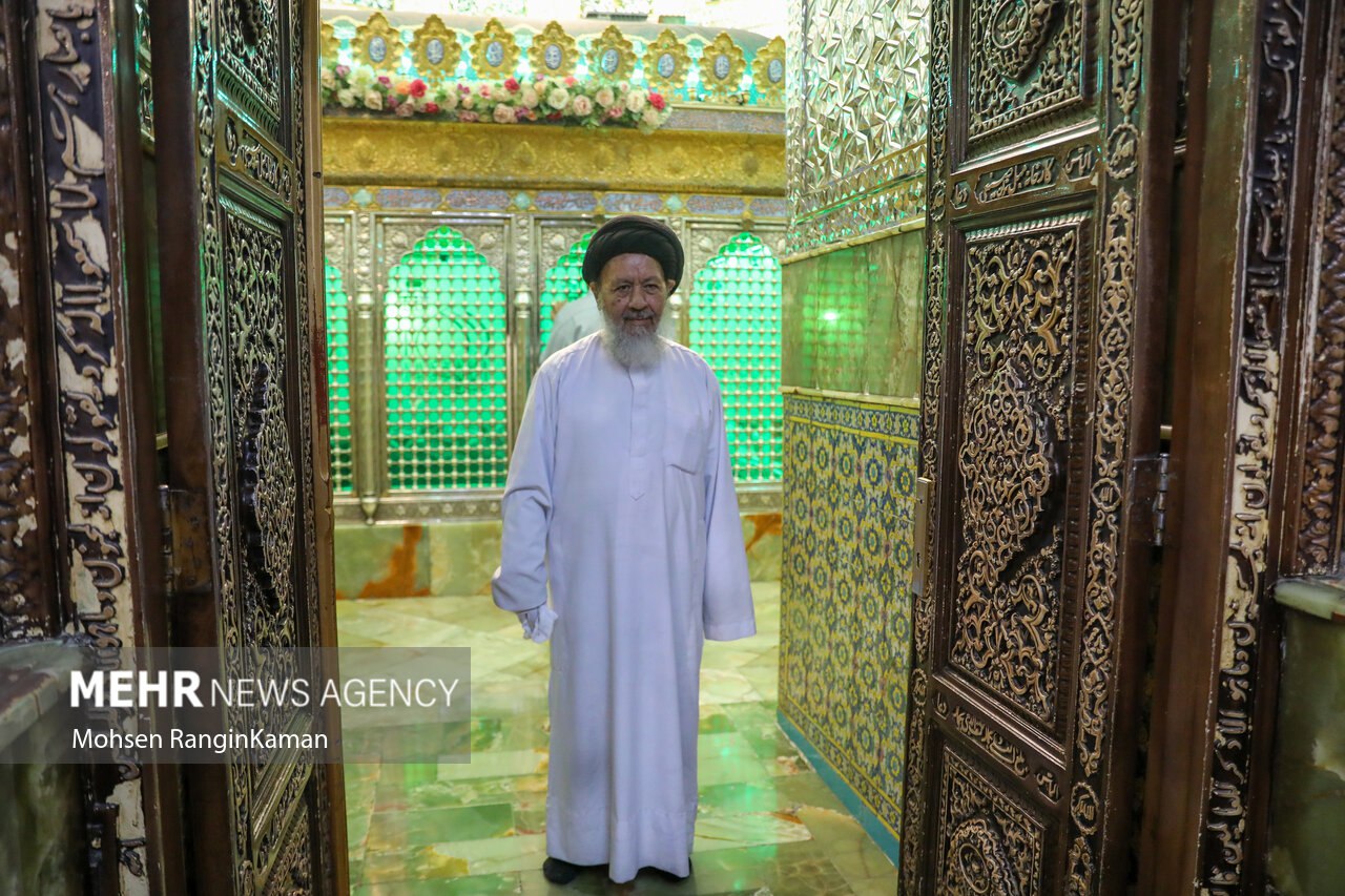  آیین غبارروبی ضریح مطهر آستان مقدس امامزاده صالح (ع)