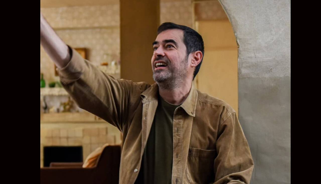 سکانسی از رقصِ شهاب حسینی در فیلم سینمایی «رها»
