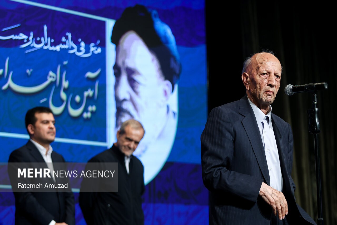  عکس/تجلیل از ۲۰ دانشمند ممتاز با اهدای جایزه علامه طباطبایی