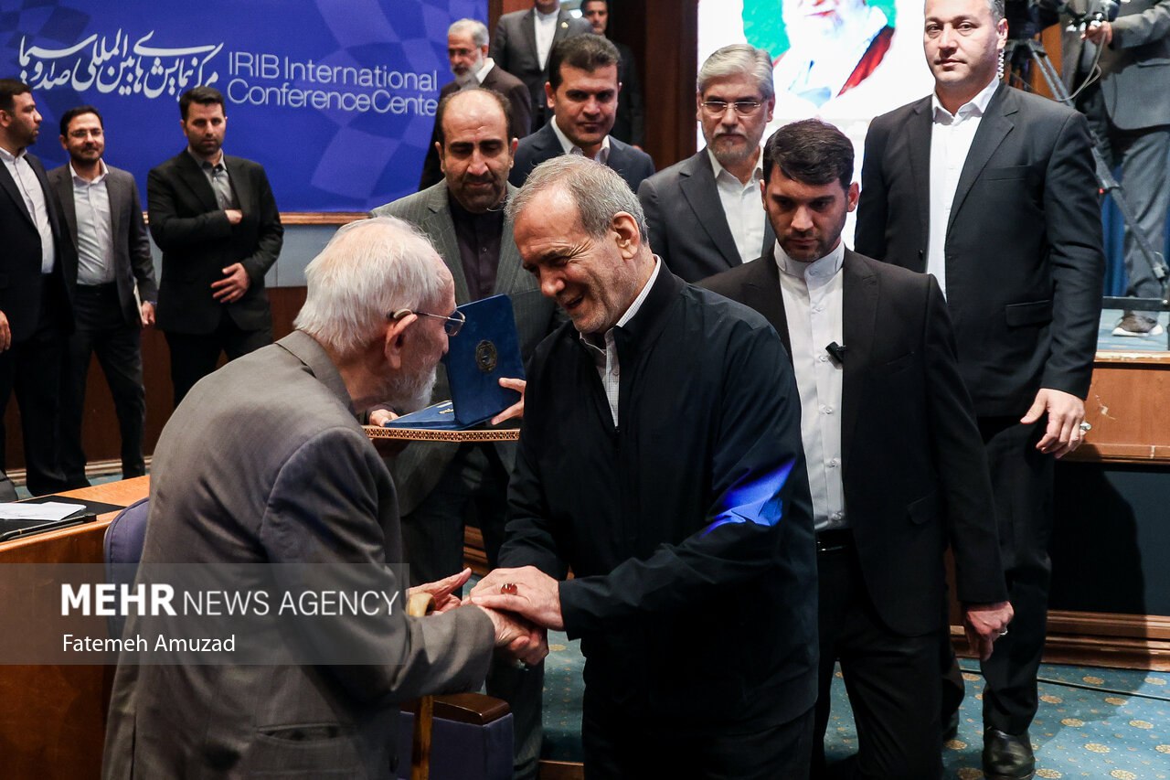  عکس/تجلیل از ۲۰ دانشمند ممتاز با اهدای جایزه علامه طباطبایی