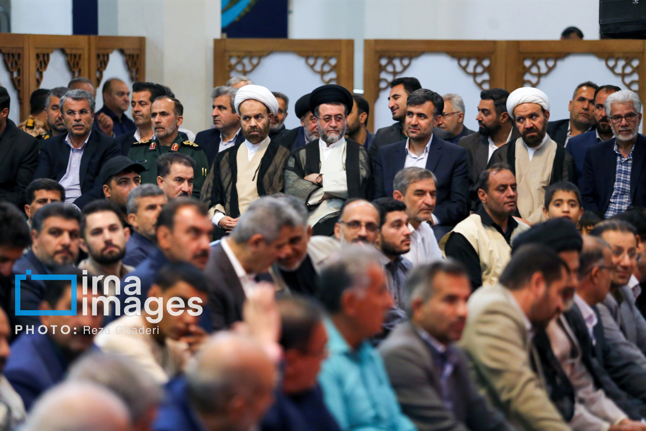بزرگداشت شهدای خدمت در حرم شاهچراغ(ع)