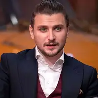 عکس‌های عصا به‌دست دارا حیایی جلب‌توجه کرد!