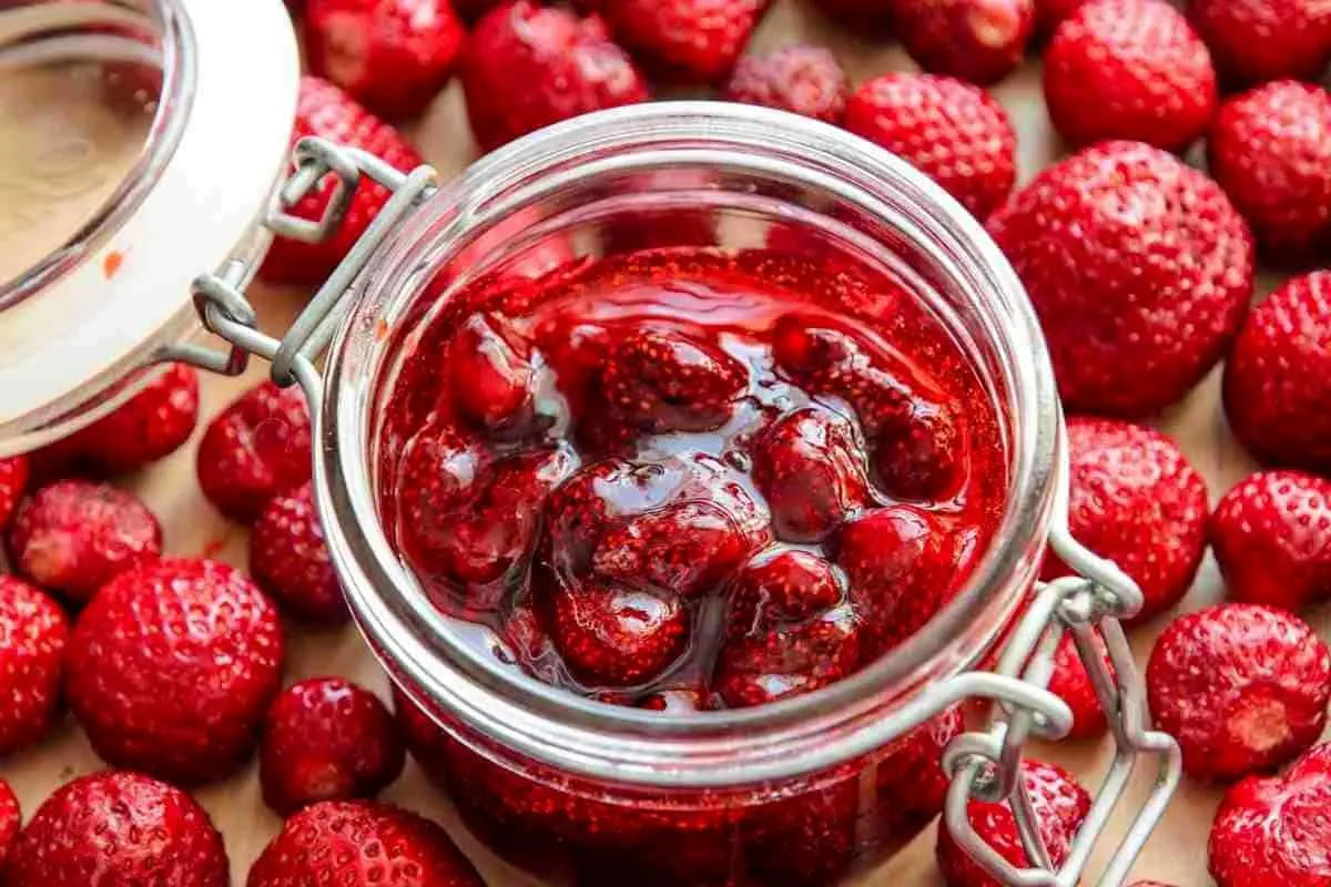 مربای توتفرنگی را با این روش ویژه درست کنید!