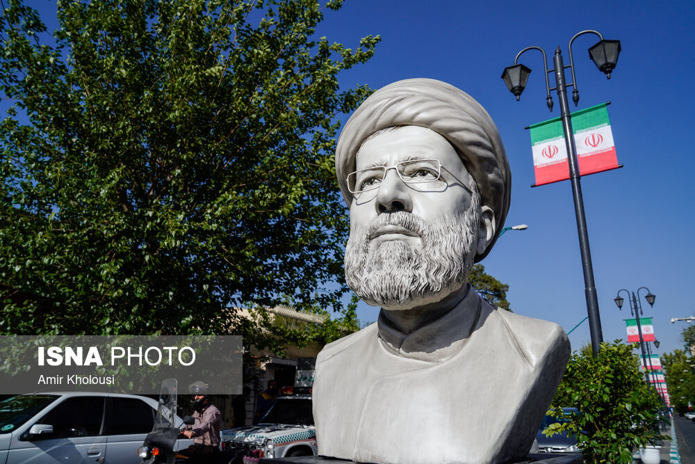 عکس/ رونمایی سردیس شهید رئیسی در میدان پاستور تهران