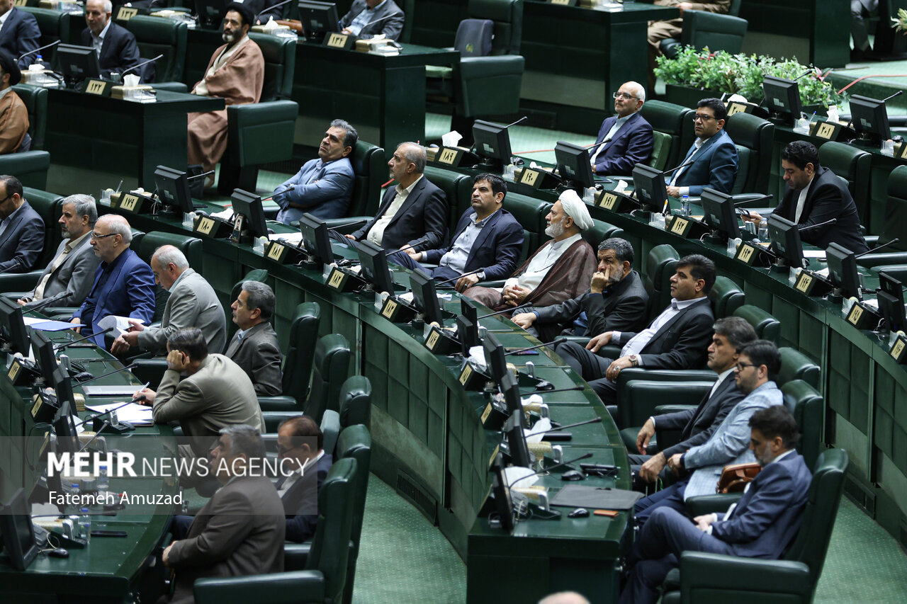 عکس/ مراسم بزرگداشت شهدای خدمت در مجلس شورای اسلامی