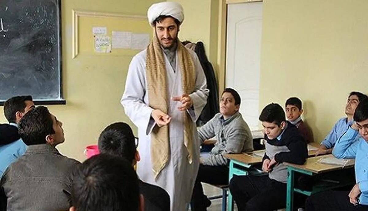 توضیحات معاون وزیر درباره حضور و جذب روحانیون در مدارس