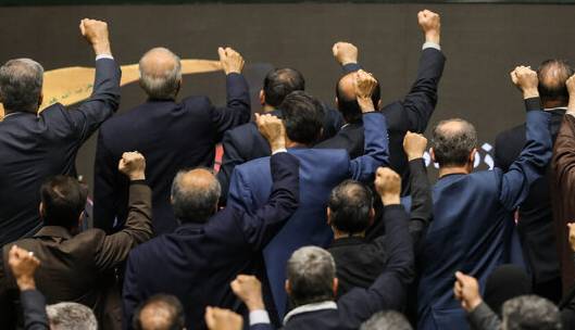 طنین شعار مرگ‌بر آمریکا در مجلس