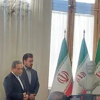 رونمایی از سردیس شهید امیرعبداللهیان توسط عراقچی، صالحی و فرزند شهید
