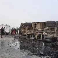 واژگونی تریلر حامل بار کود در بزرگراه دستجردی اصفهان