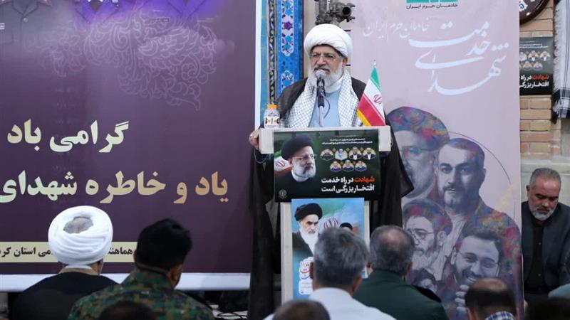 ملت ایران با احیای اسلام دشمنان را رسوا کرد