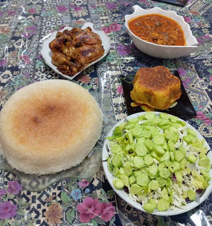 از شما/اینم شما خوشمزه ما خورشت خلال مرغ مشهدی ته چین 😋😋
