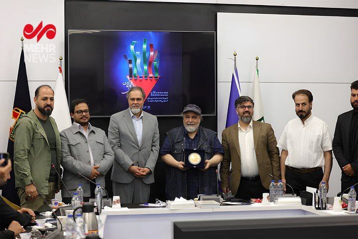 تجلیل از محمدرضا شریفی‌نیا؛ نشست رئیس سازمان سینمایی با مهمانان