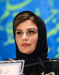 چهره‌ ها/ عکسی از رز رضوی در صحنه تئاتر 