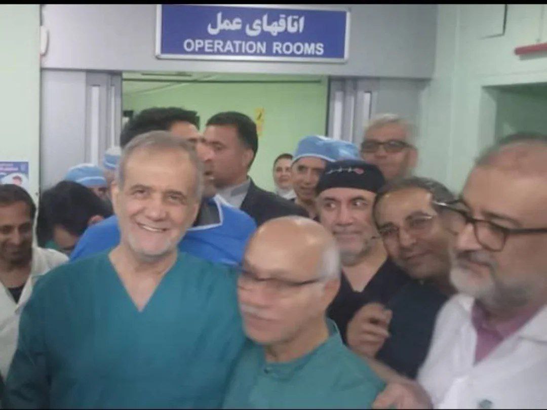 عکس/ پزشکیان در تبریز دست به تیغ شد  