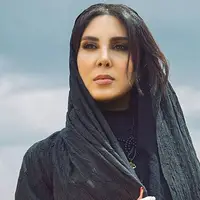 چهرها/ لیلا بلوکات در حال دوچرخه سواری