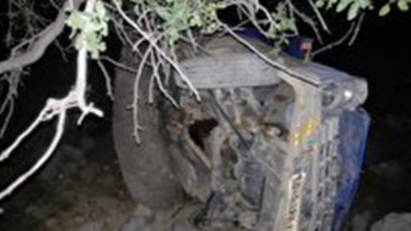 امدادرسانی به 3 مصدوم سقوط خودروی نیسان به دره