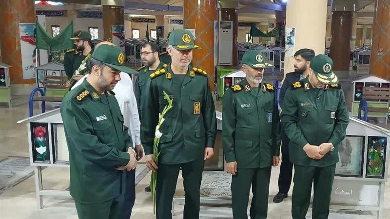 زیارت شهدا تعهدی عملی برای پیروی از راه آنان است