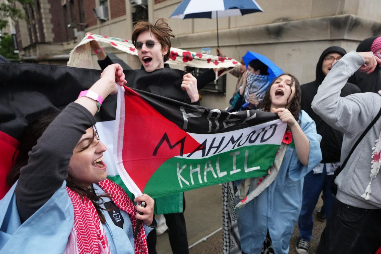 دانشجویان حامی فلسطین دانشگاه کلمبیا مدارک تحصیلی خود را آتش زدند 
