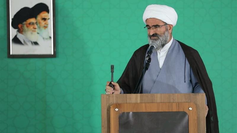 امامجمعه سمنان: ازدواج آسان فرهنگسازی شود