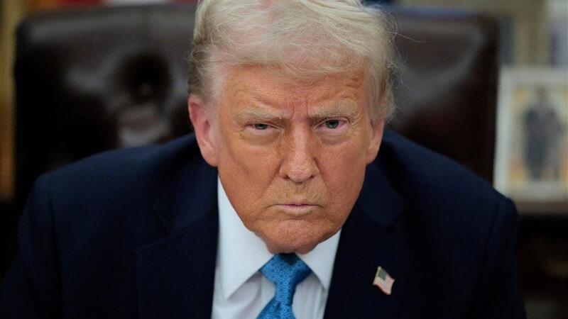 ترامپ: اپل اگر آیفون را در آمریکا نسازد، باید ۲۵ درصد تعرفه بدهد
