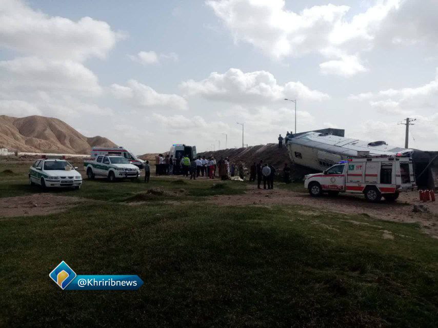 واژگونی اتوبوس در محور تربت حیدریه به مشهد با ۱۹ مصدوم