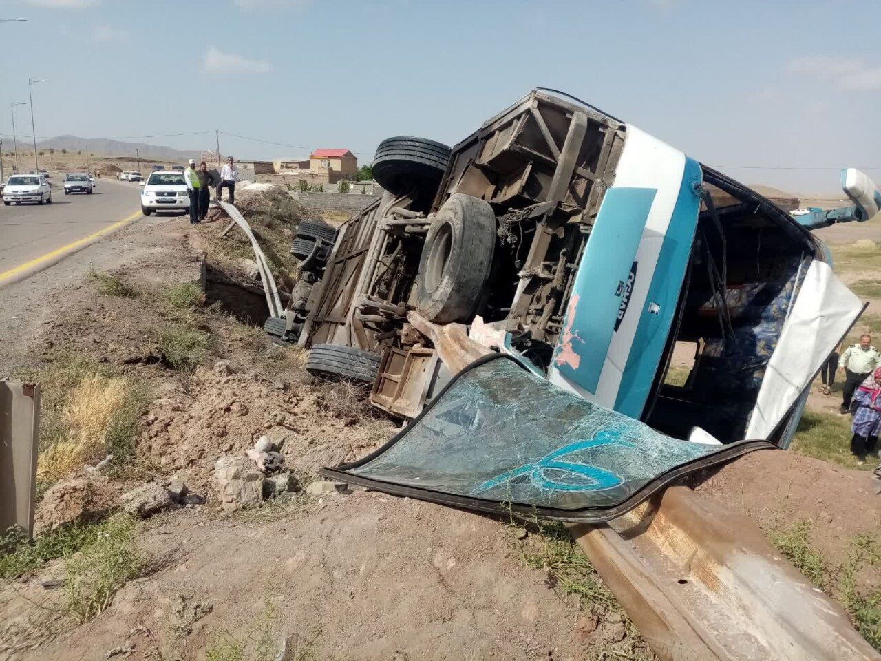 واژگونی اتوبوس مسافربری حادثه آفرید