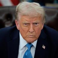 ترامپ: اپل اگر آیفون را در آمریکا نسازد، باید ۲۵ درصد تعرفه بدهد