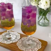 این یخ های رنگی میتونه نوشیدنی هاتون رو‌ خیلی جذاب و خوشگلتر کنه!