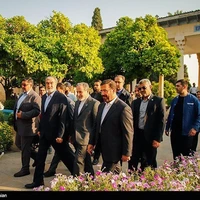 بازدید وزیر امور خارجه از آرامگاه حافظ و سعدی شیرازی