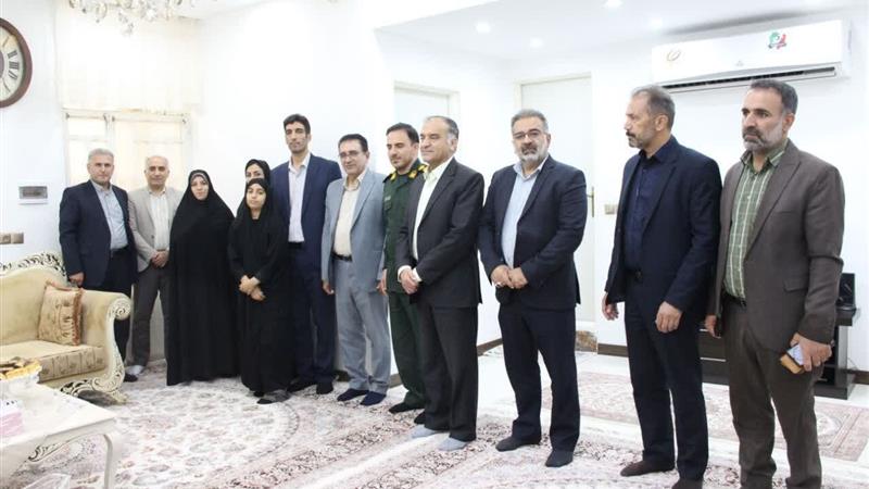 دبیر شورای فرهنگ عمومی از خانواده شهید «خدامراد عبدلی» تجلیل کرد