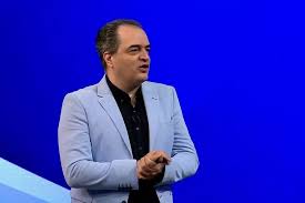 واکنش و کنایه‌های طنز پیمان یوسفی به مبلغ قراردادهای سنگین بازیکنان