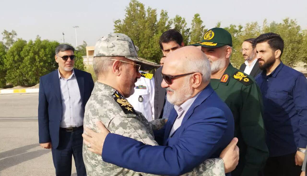 وزیر دفاع با هدف تقویت ناوگان دریایی کشور وارد آبادان شد