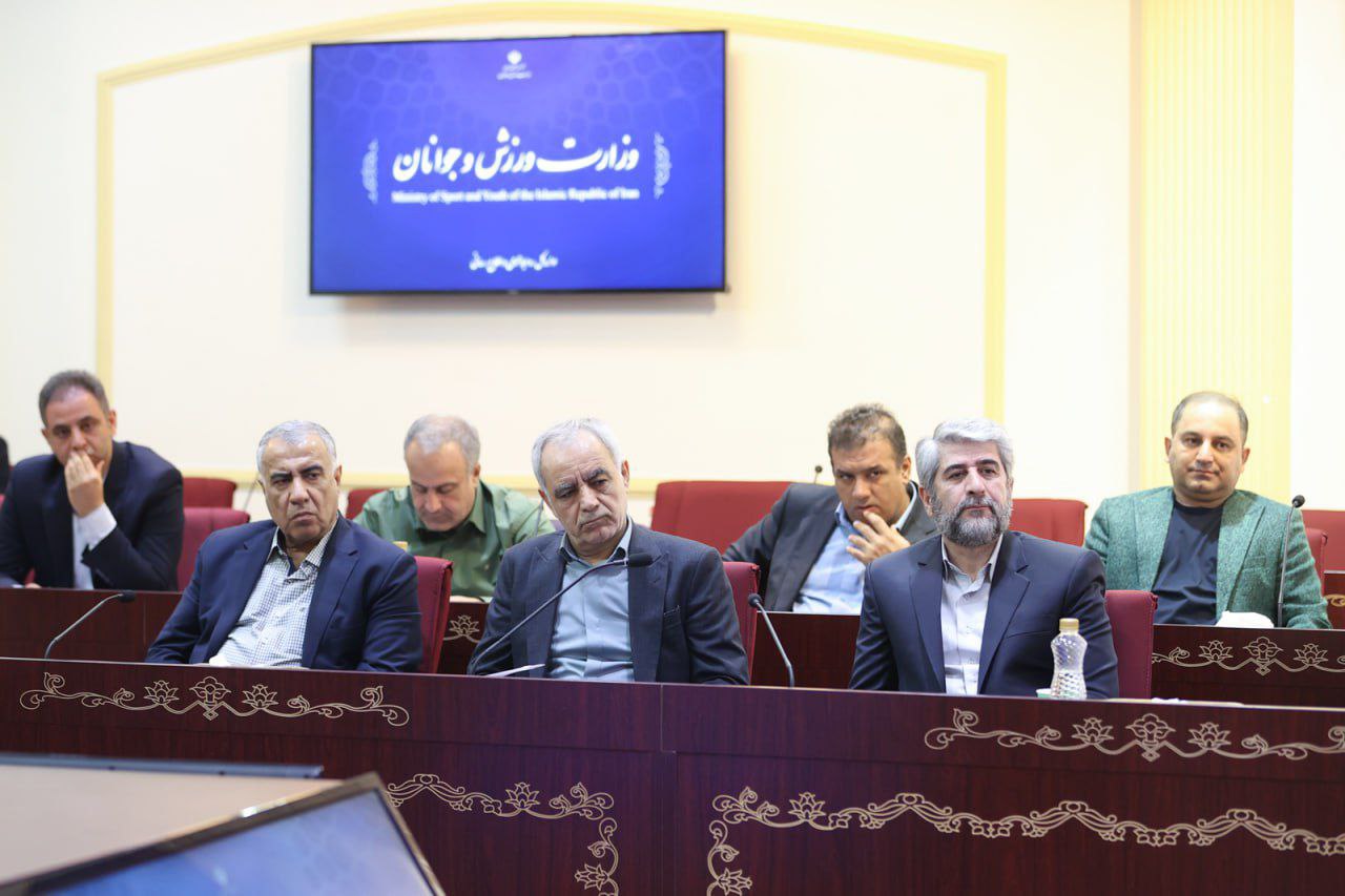 تصاویری از نشست وزیر ورزش و جوانان با مدیران باشگا‌ه‌های لیگ برتر