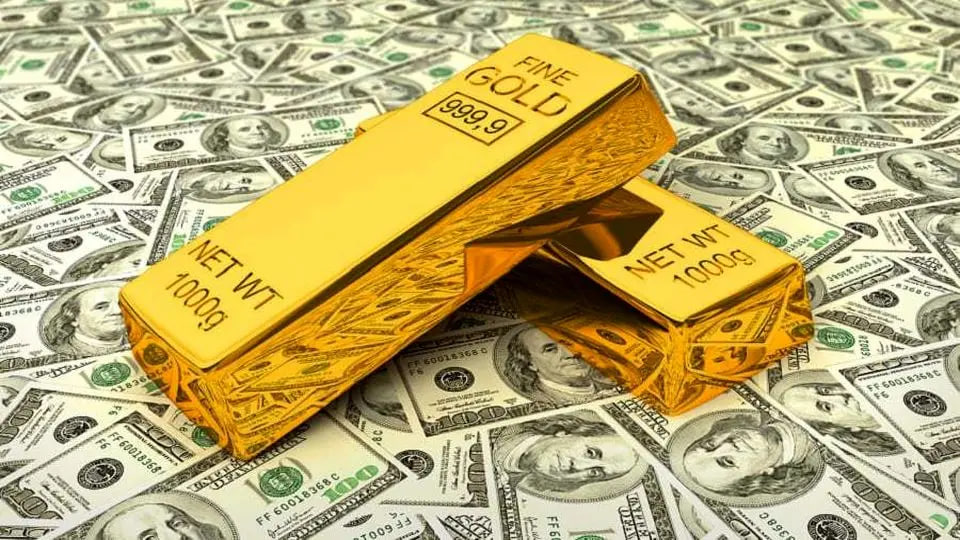 طلا سودآورتر است یا دلار؟