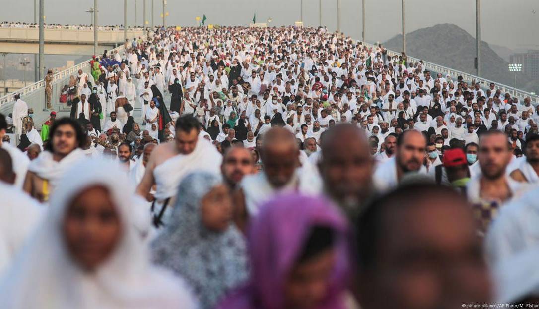 عربستان حاجیها را رصد میکند