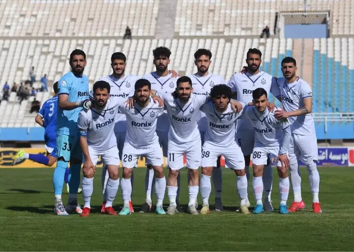 رقص کردی بازیکنان ملوان در فرودگاه انزلی
