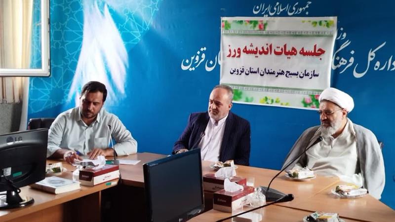 هنرمندان با زبان هنر به توسعه استان قزوین کمک کنند