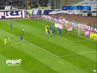 موقعیت خطرناک صنعت نفت روی دروازه استقلال که توپ از کنار دروازه به بیرون رفت