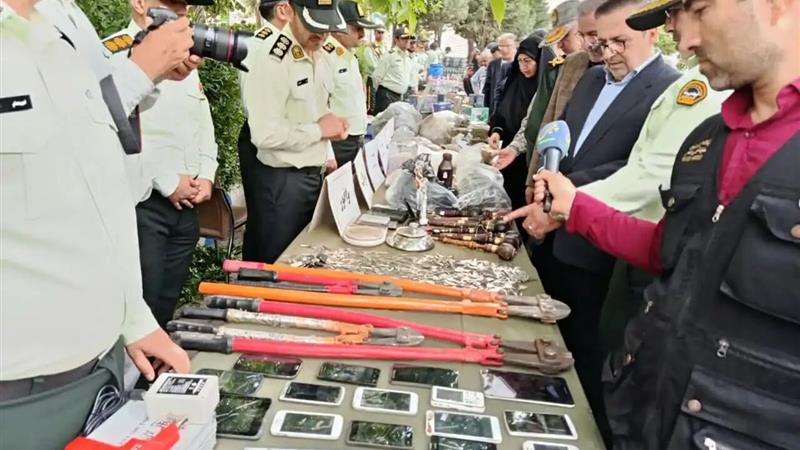 بازدید استاندار قزوین از نمایشگاه کشفیات پلیس