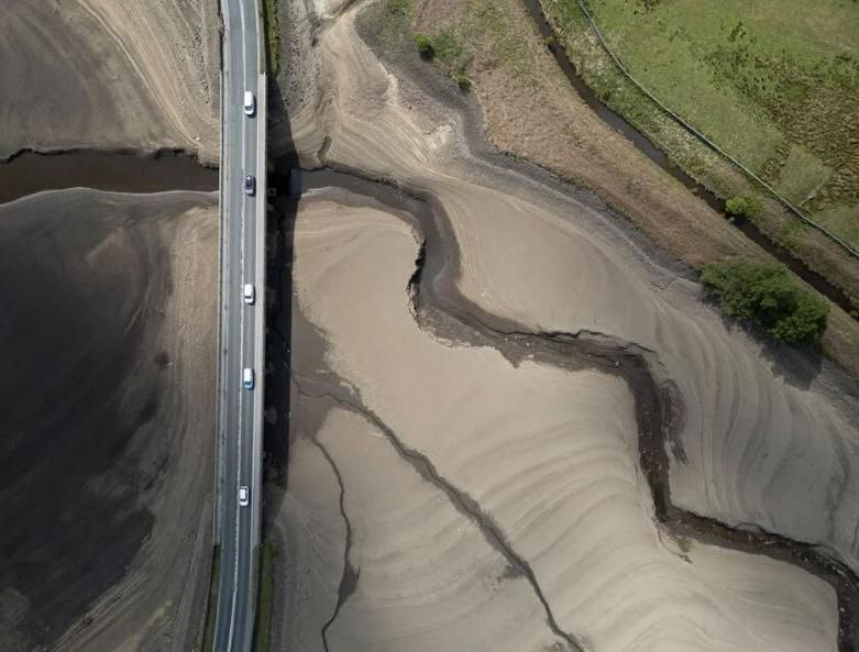 تصاویری از خشک شدن سدهای انگلیس تا خیابان خوابی تابستانی در پاکستان
