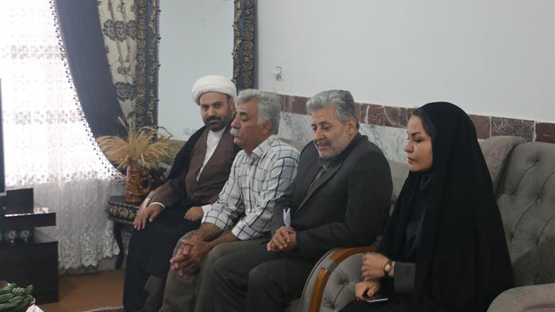 مسئولان کامیاران از جانباز 60 درصد دوران دفاع مقدس تجلیل کردند