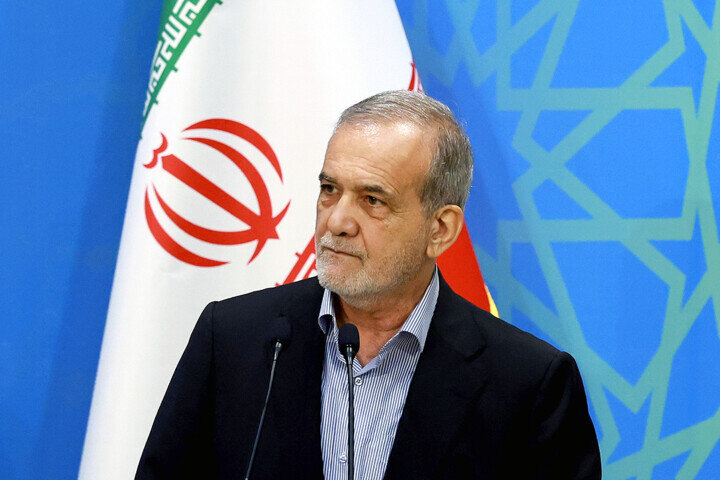 رئیس جمهور: باید به سمت انرژی خورشیدی حرکت کنیم